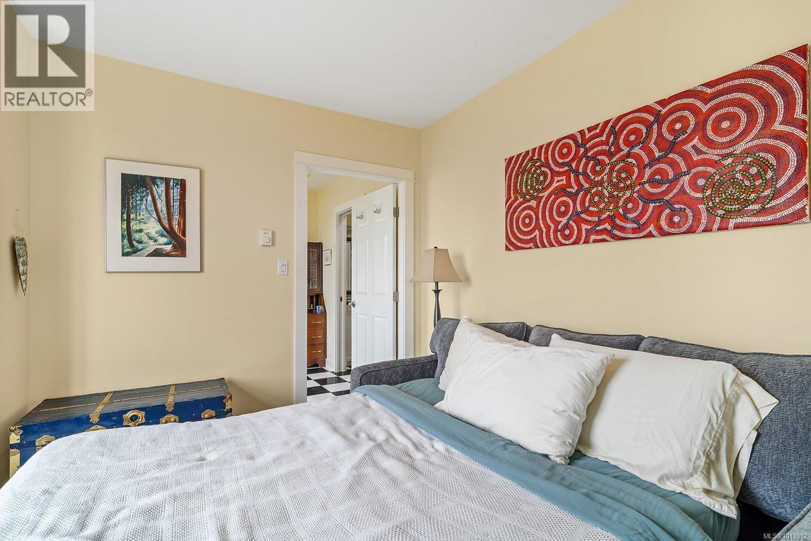 1064 Miraloma Dr, Qualicum Beach