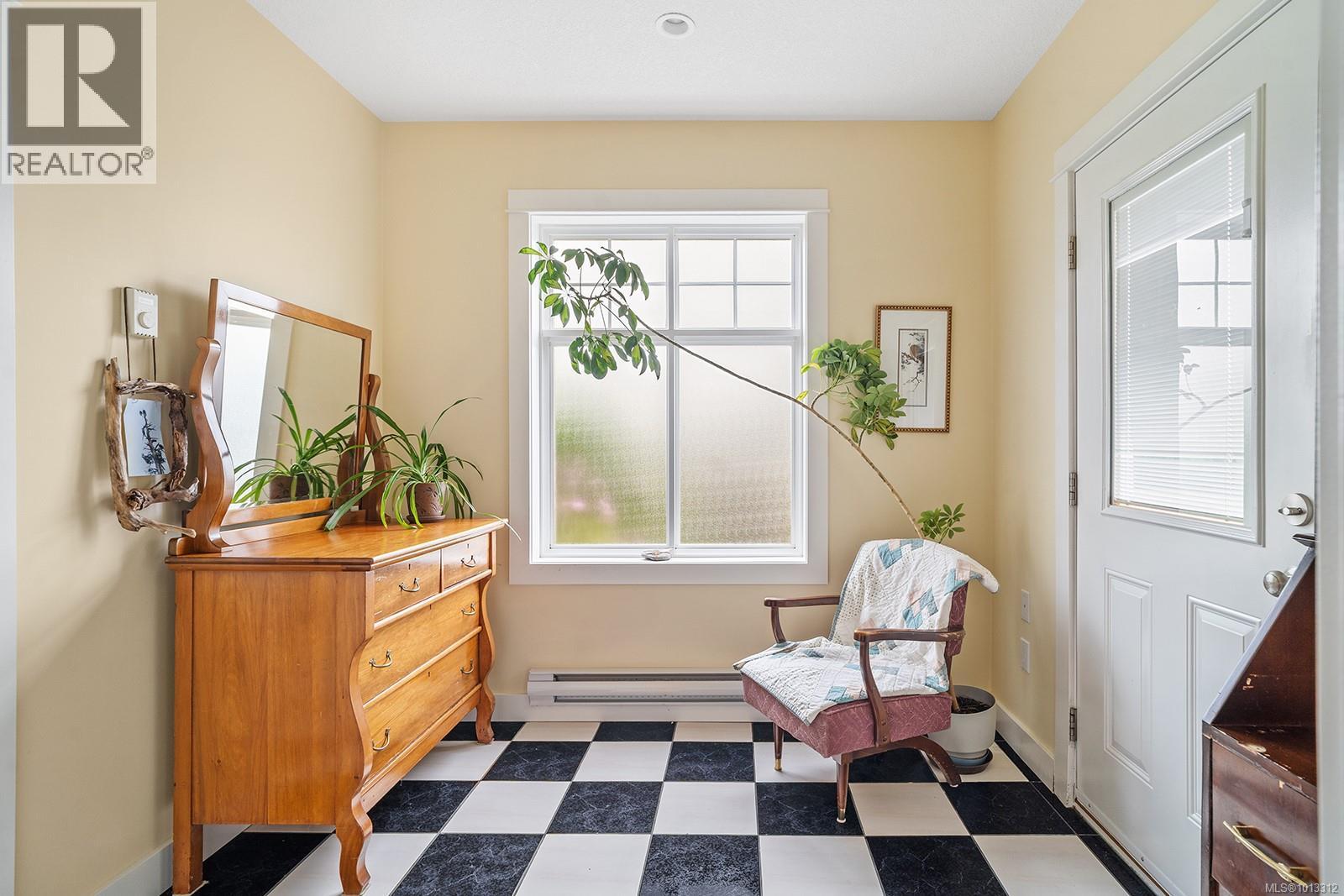 1064 Miraloma Dr, Qualicum Beach