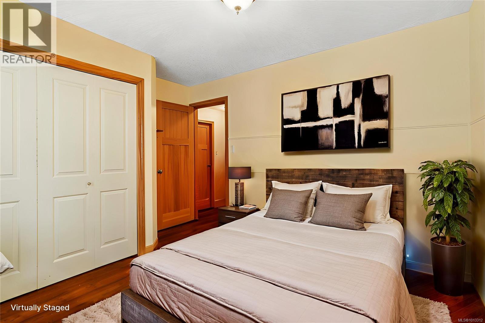 1064 Miraloma Dr, Qualicum Beach
