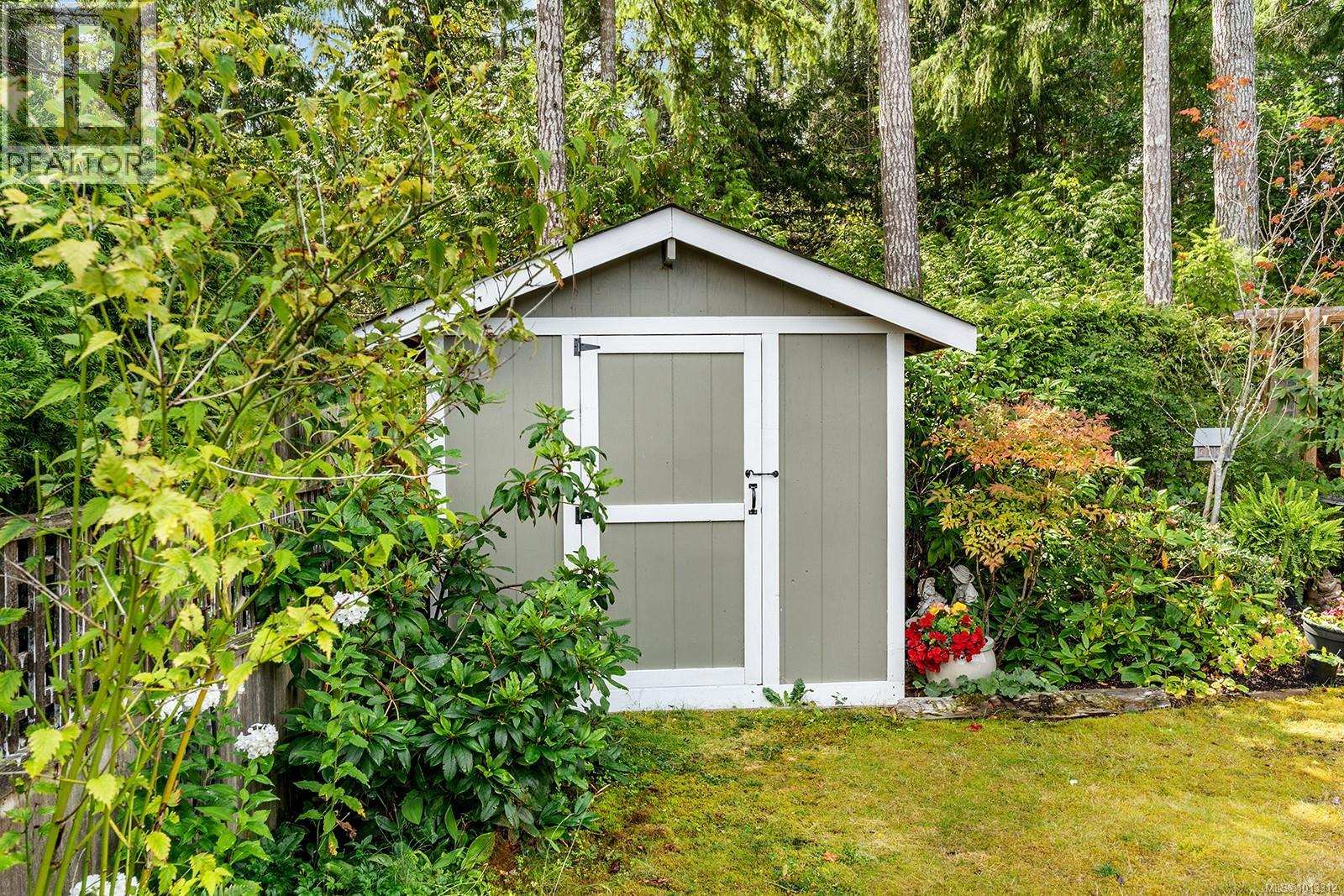 1064 Miraloma Dr, Qualicum Beach