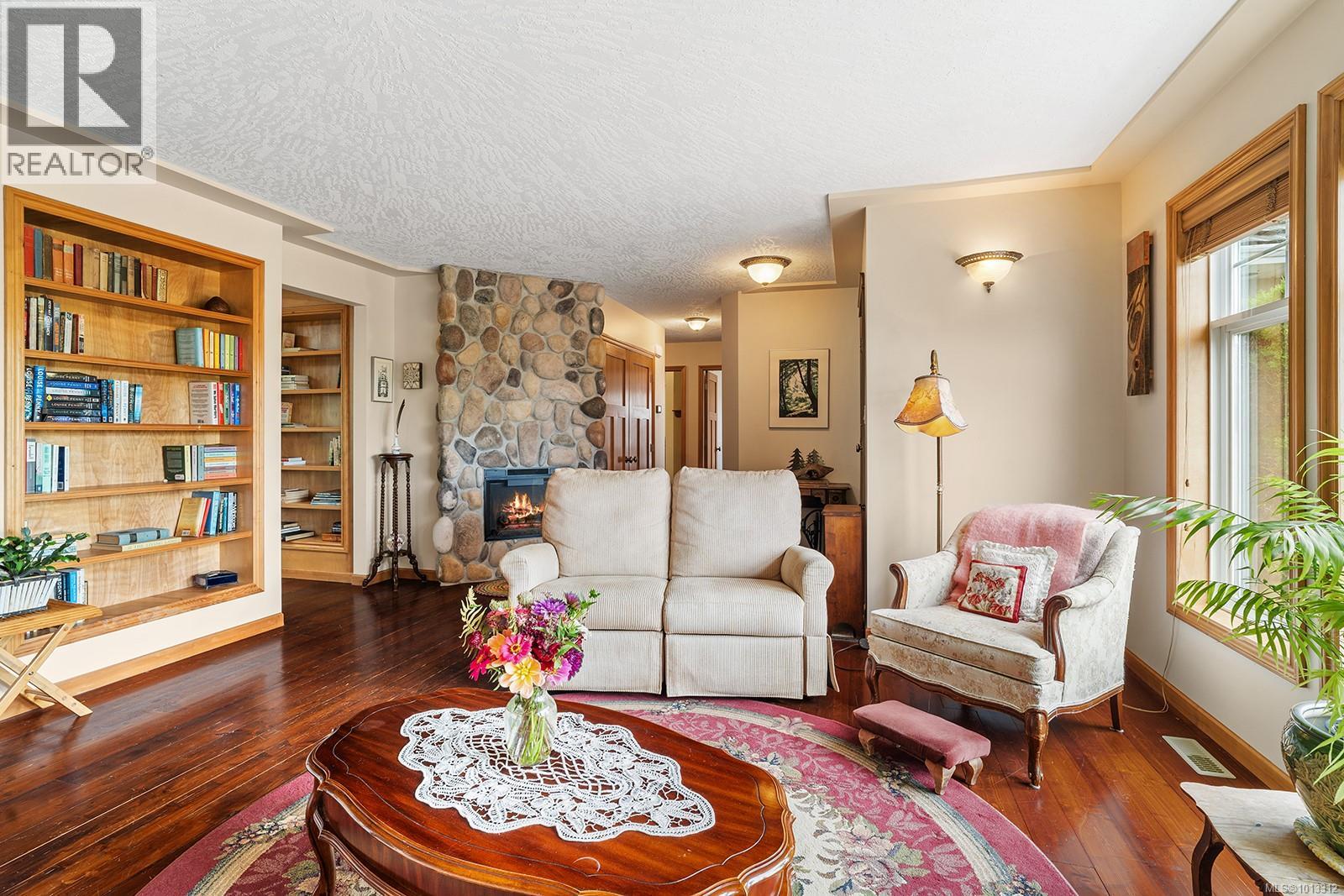 1064 Miraloma Dr, Qualicum Beach