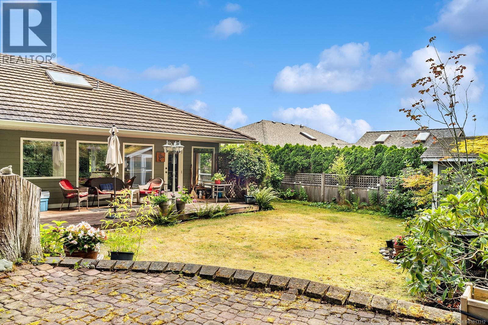 1064 Miraloma Dr, Qualicum Beach