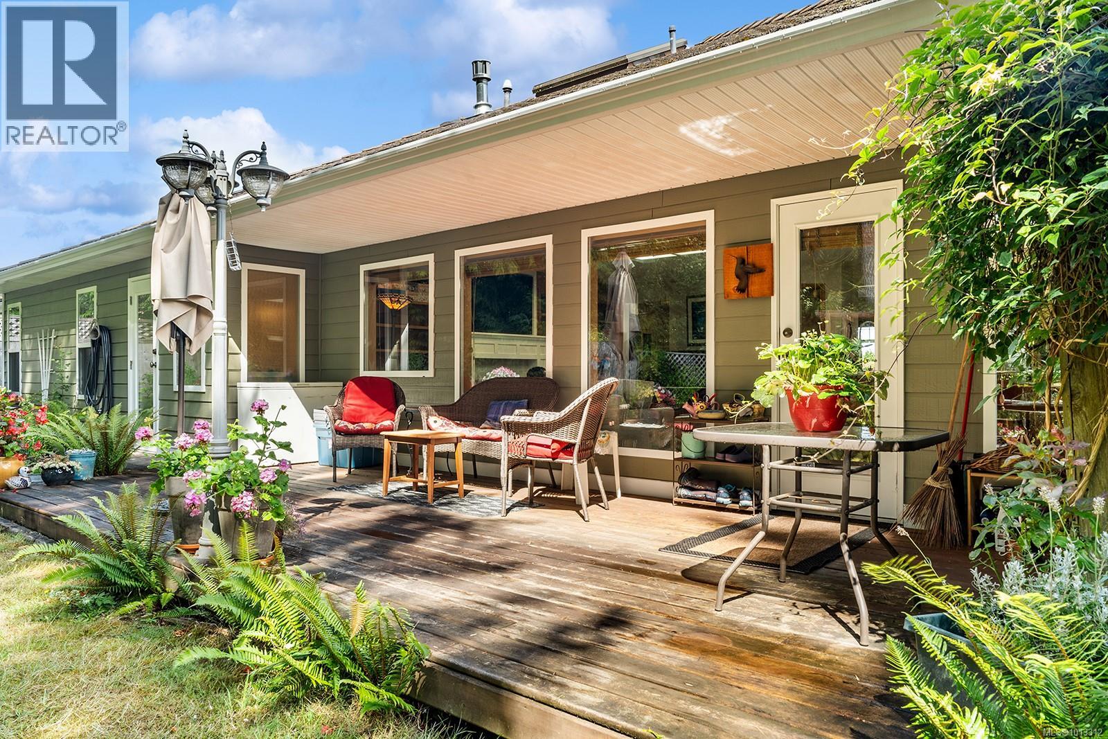 1064 Miraloma Dr, Qualicum Beach