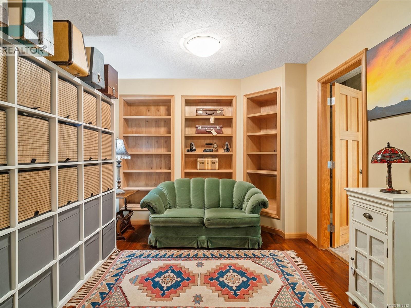1064 Miraloma Dr, Qualicum Beach