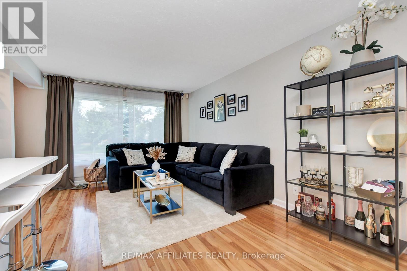 Photos of similar unit with same floorpan.