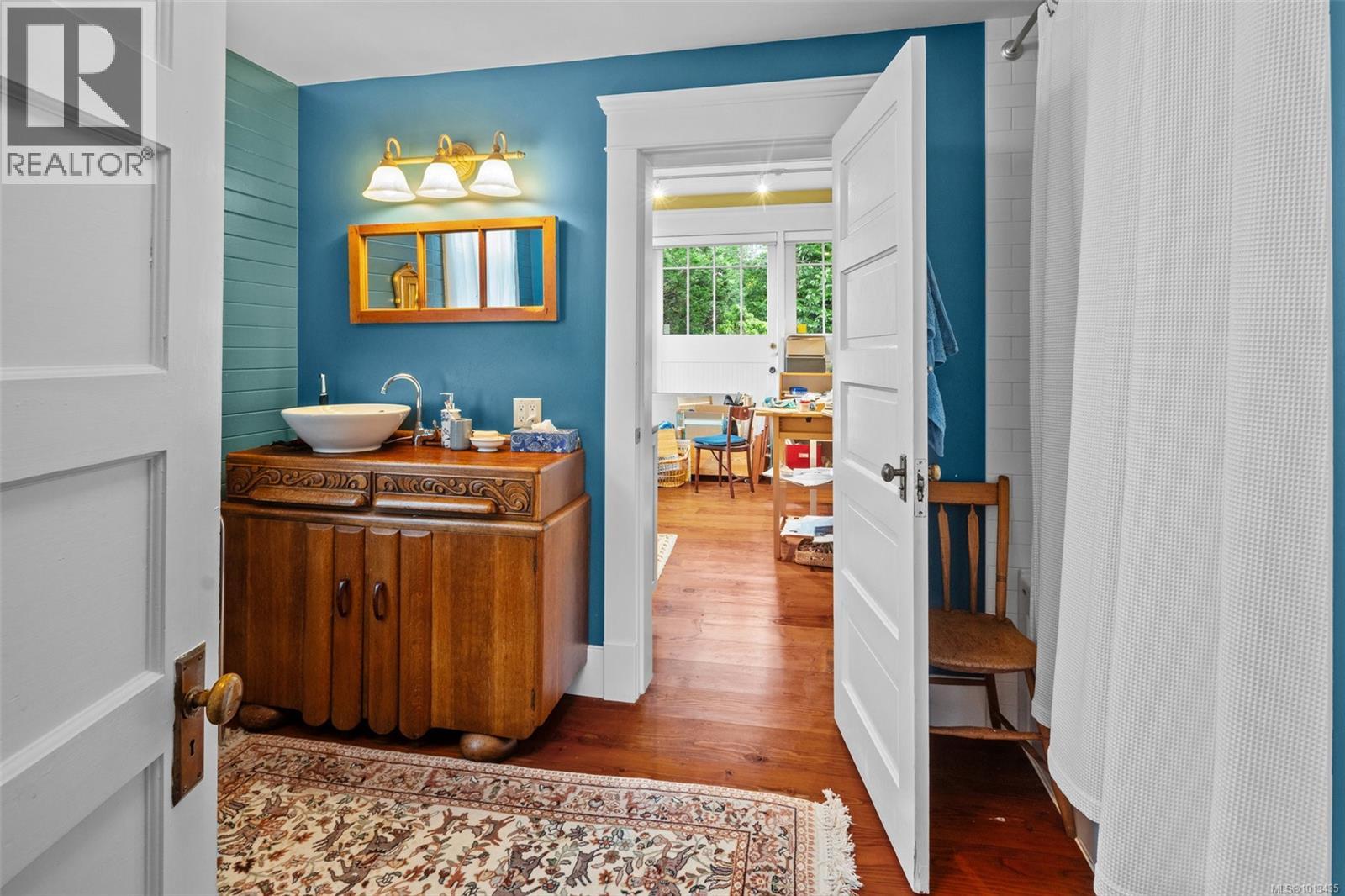 2088 Falkland Pl, Oak Bay