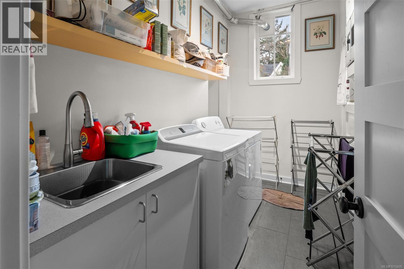 2088 Falkland Pl, Oak Bay