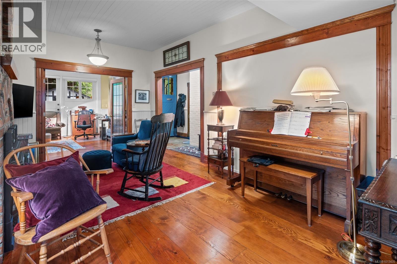 2088 Falkland Pl, Oak Bay