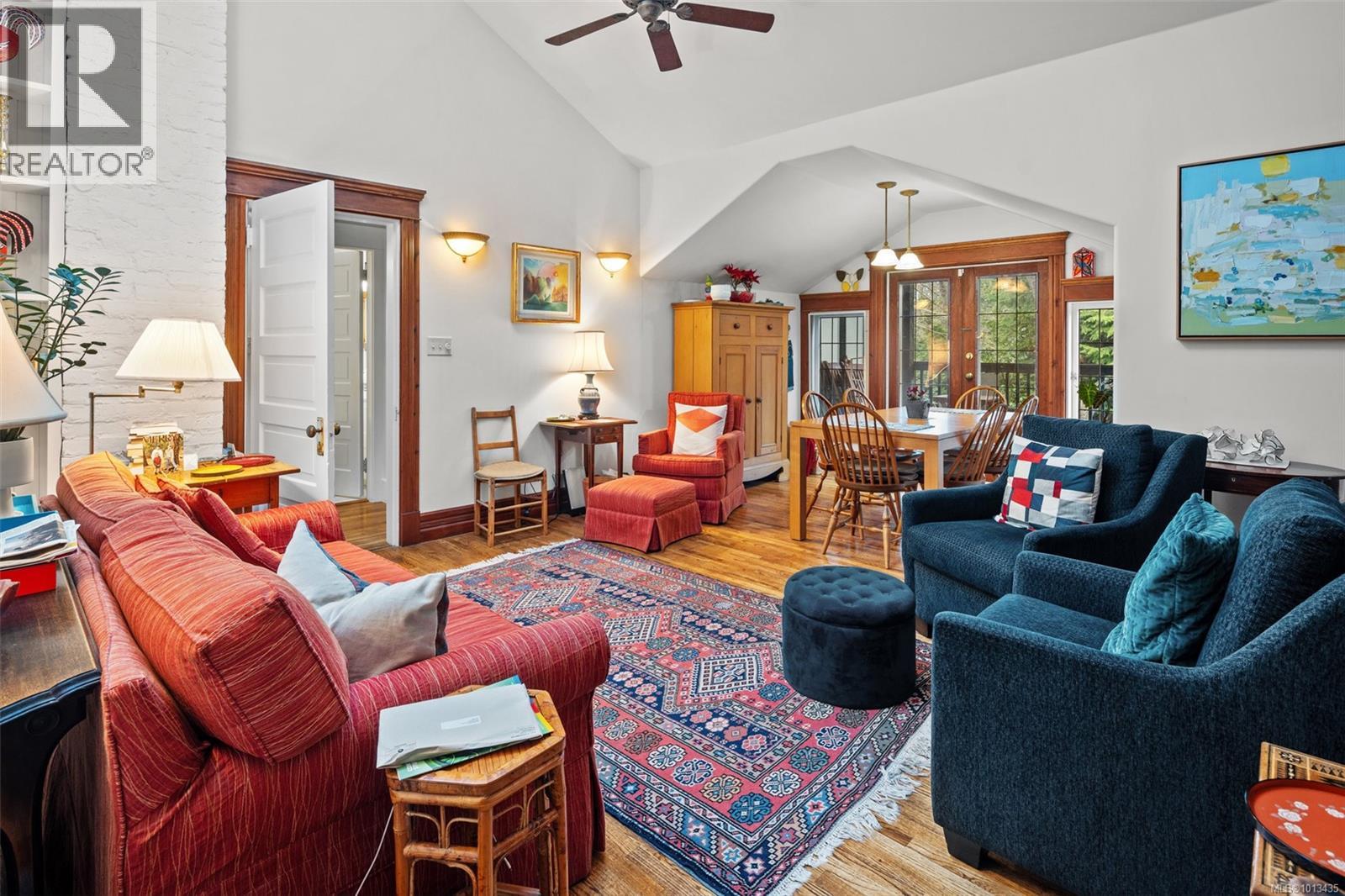 2088 Falkland Pl, Oak Bay