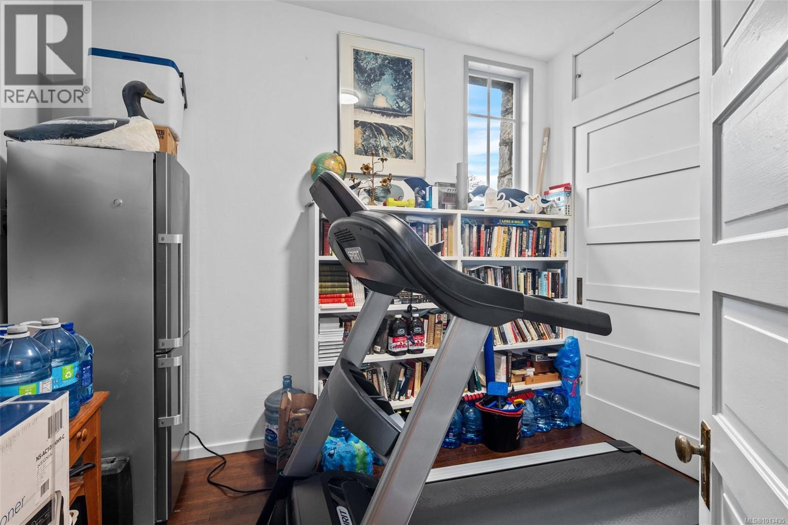 2088 Falkland Pl, Oak Bay
