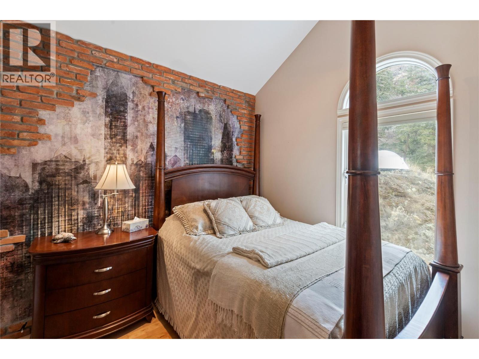  1116 Lynn Court, Kelowna