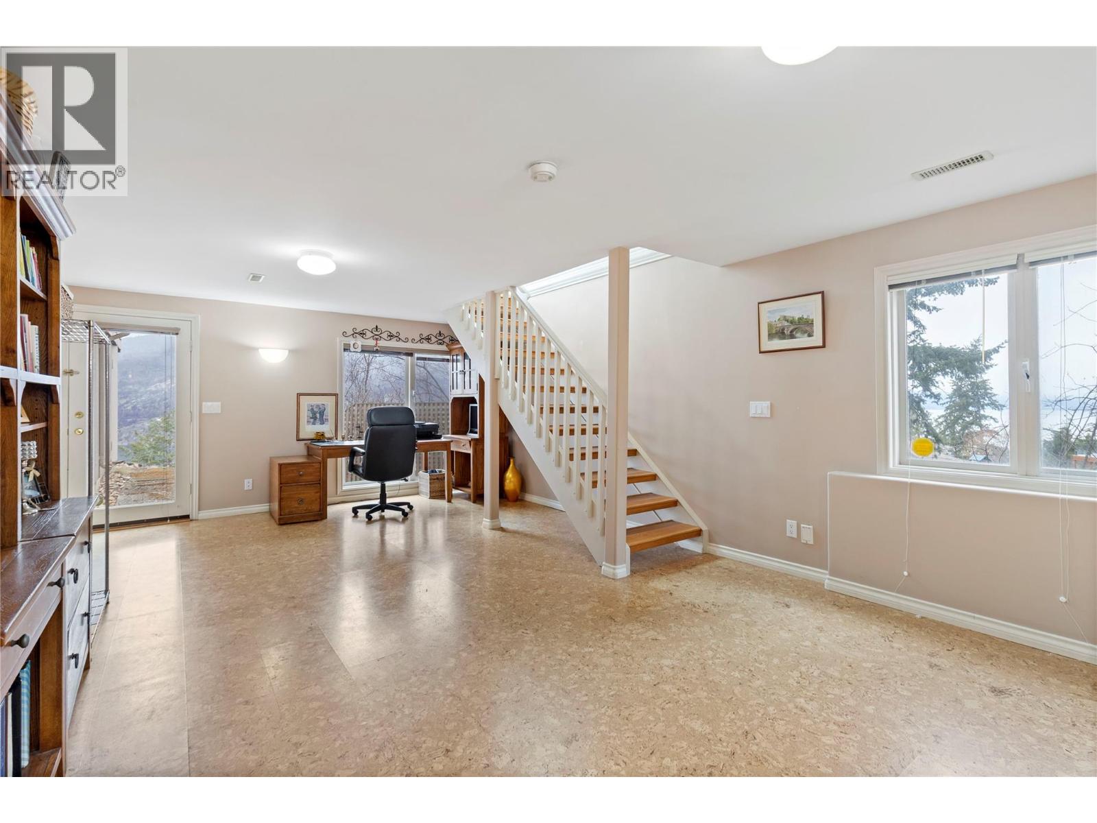  1116 Lynn Court, Kelowna