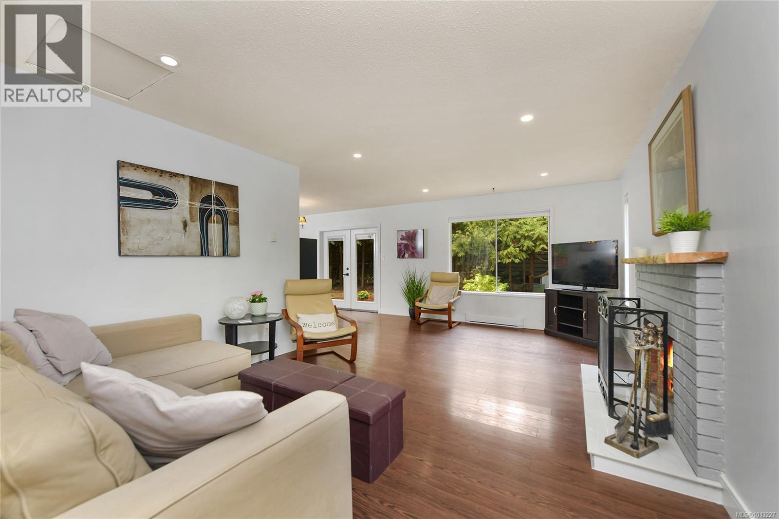  7037 WALLACE Drive, Central Saanich
