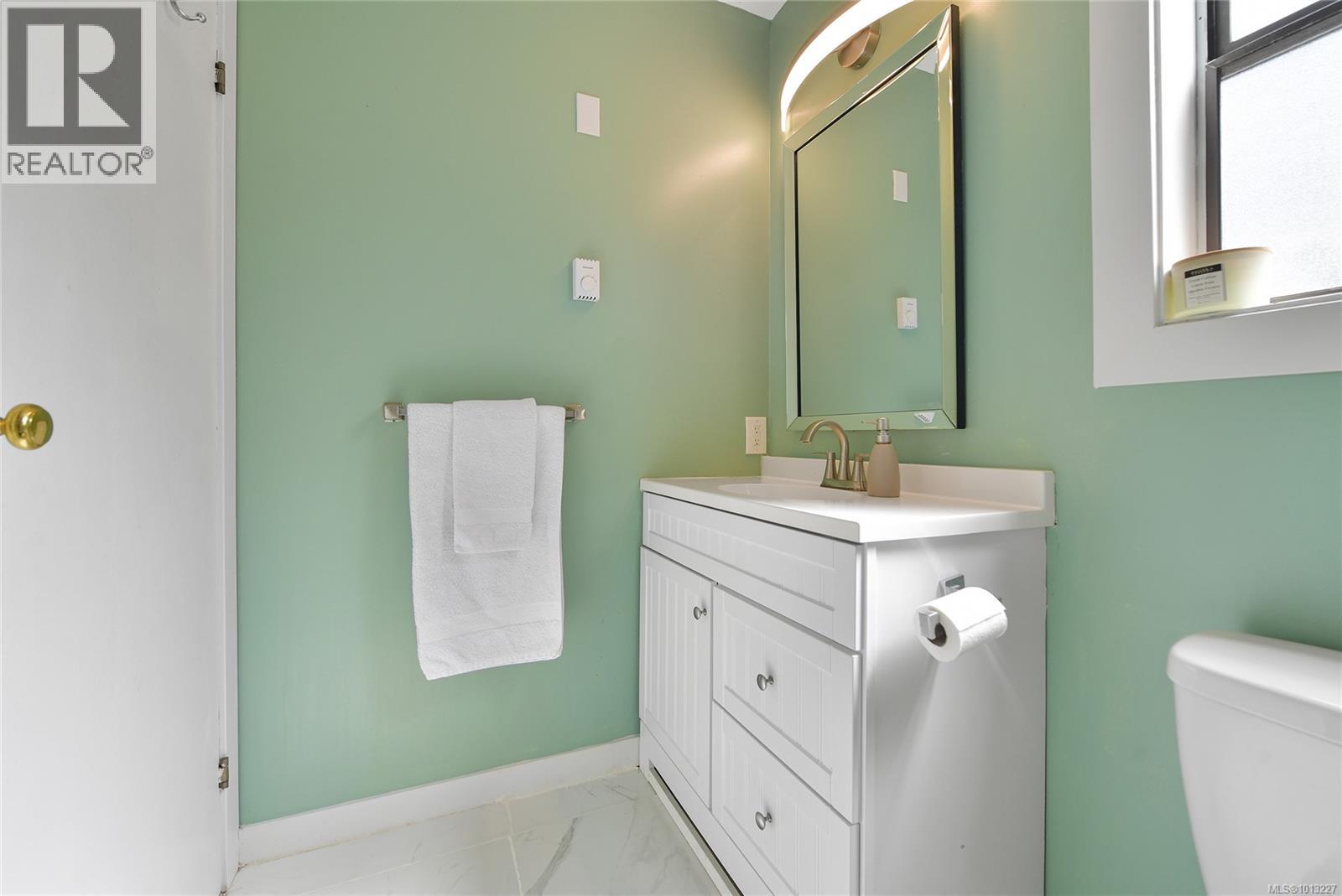  7037 WALLACE Drive, Central Saanich