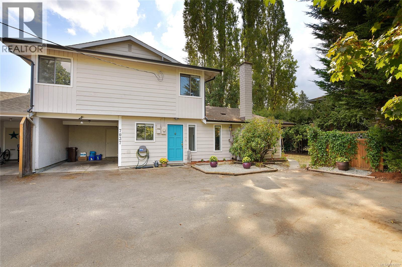  7037 WALLACE Drive, Central Saanich