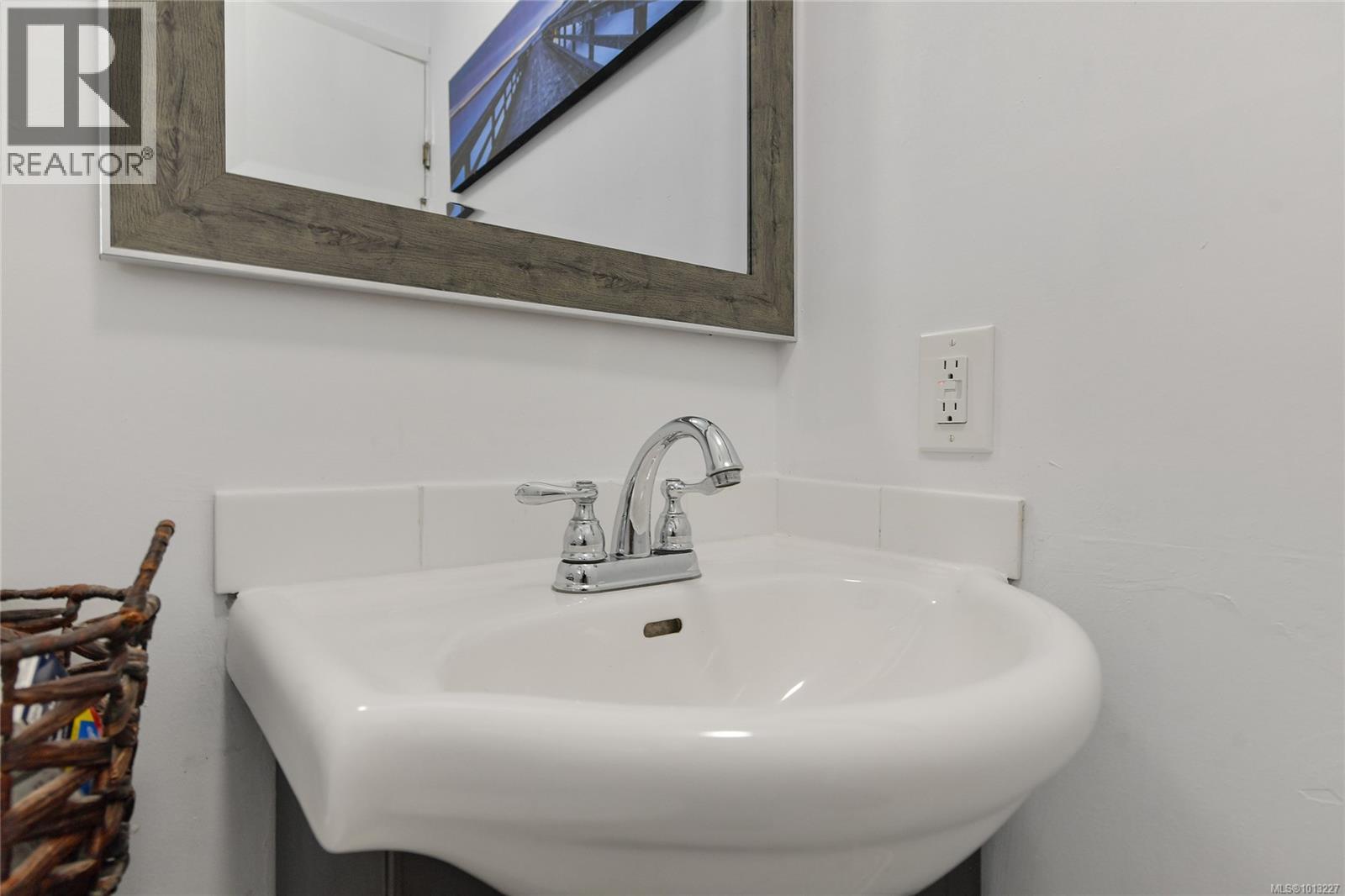  7037 WALLACE Drive, Central Saanich