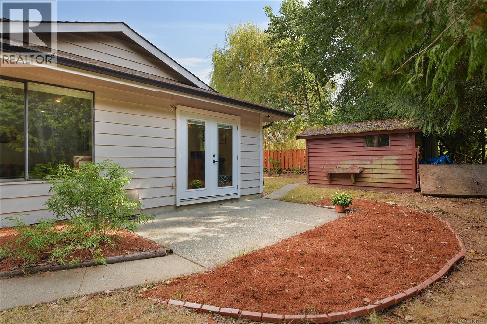  7037 WALLACE Drive, Central Saanich