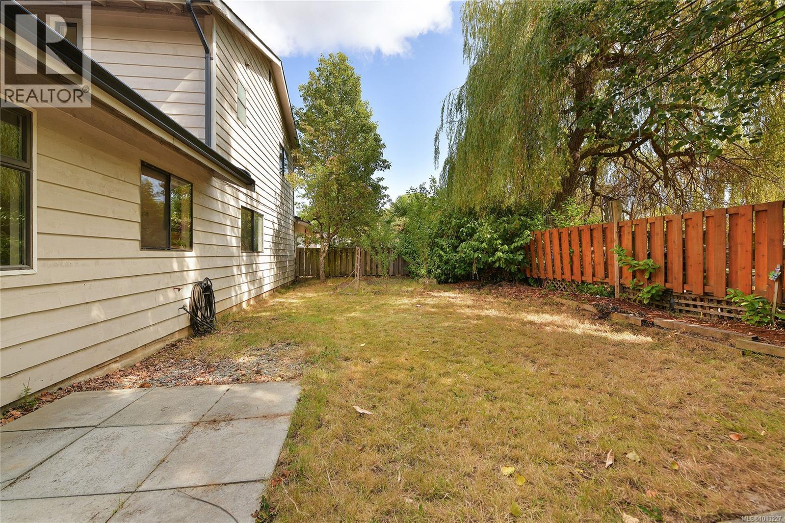  7037 WALLACE Drive, Central Saanich