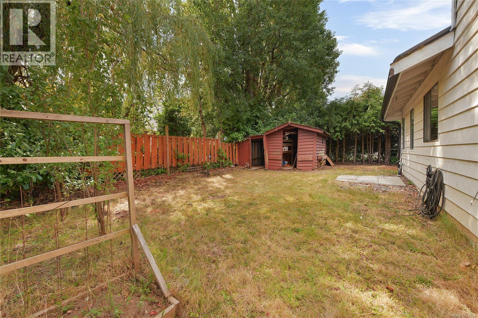  7037 WALLACE Drive, Central Saanich