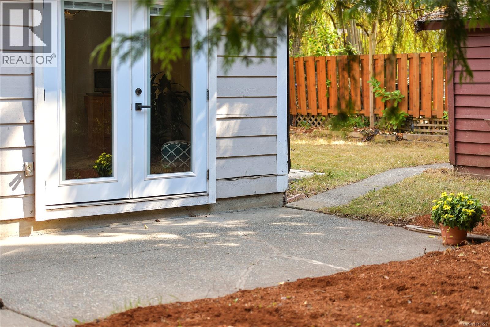  7037 WALLACE Drive, Central Saanich