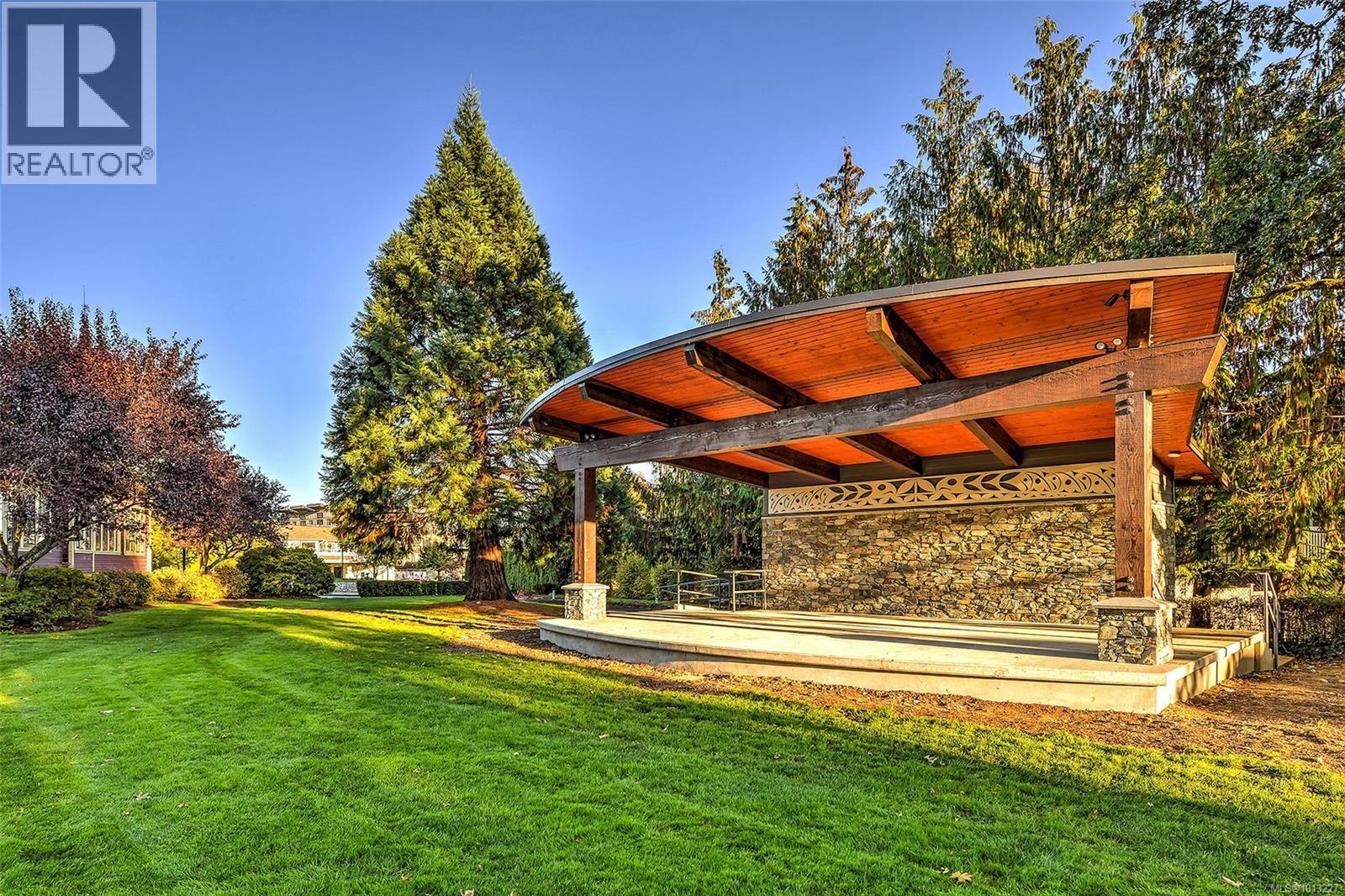  7037 WALLACE Drive, Central Saanich