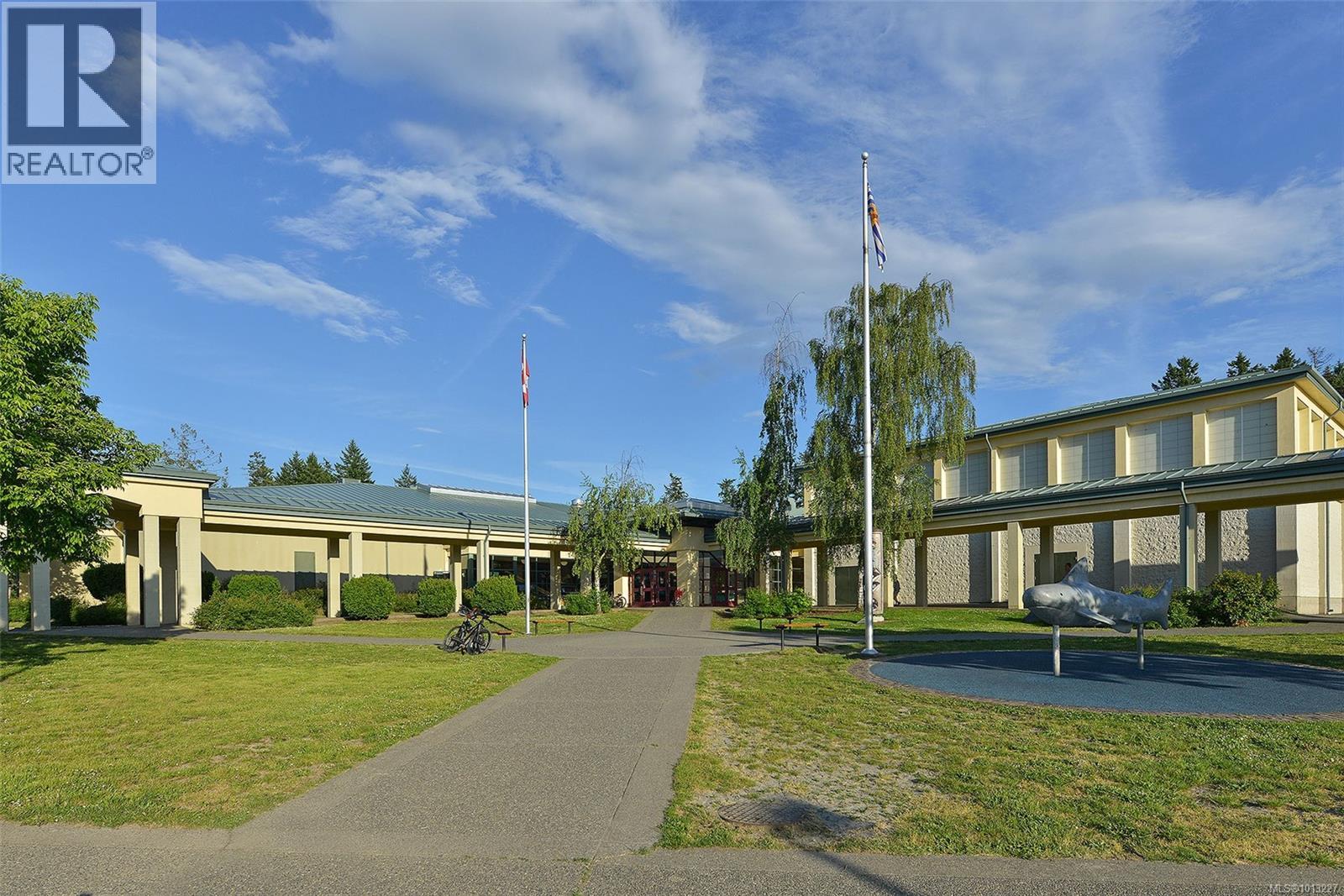  7037 WALLACE Drive, Central Saanich