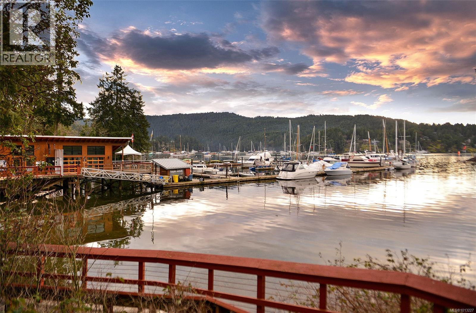  7037 WALLACE Drive, Central Saanich
