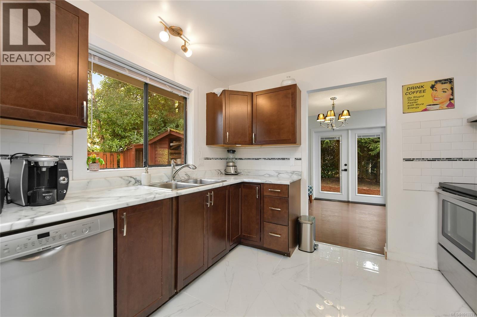  7037 WALLACE Drive, Central Saanich