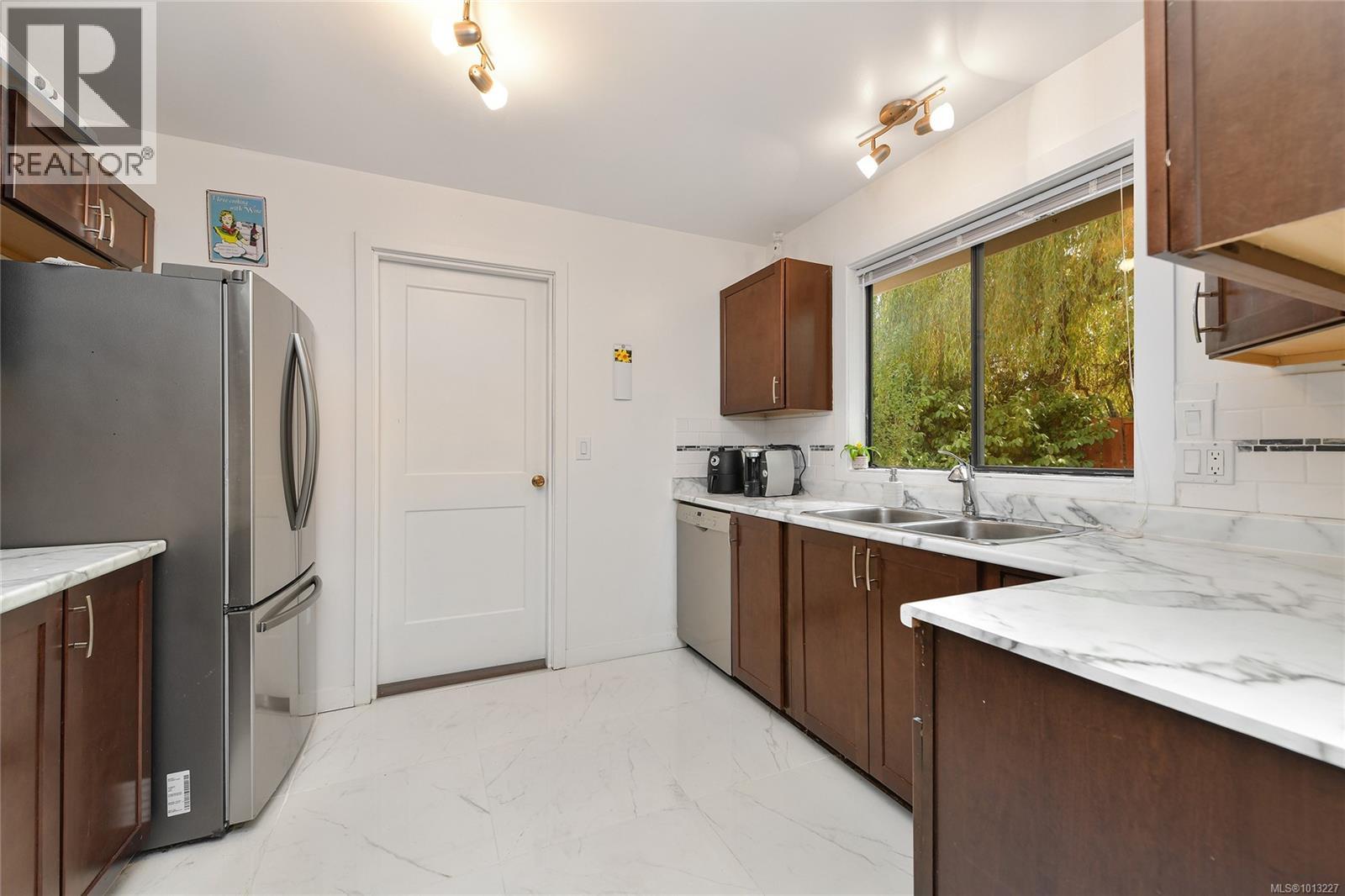  7037 WALLACE Drive, Central Saanich