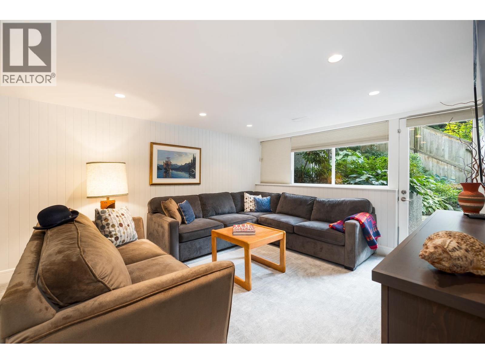4423 PATTERDALE DRIVE, North Vancouver