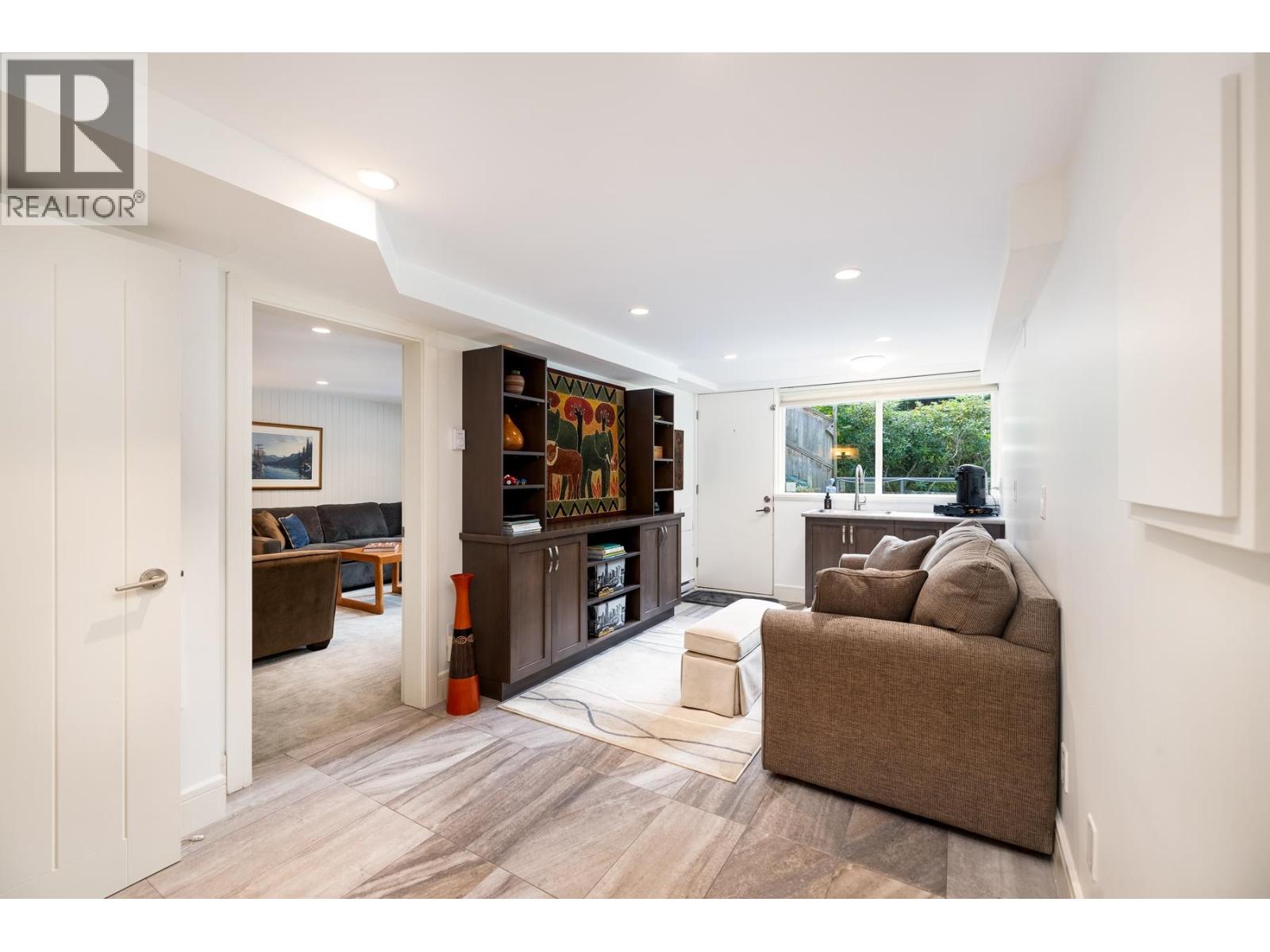 4423 PATTERDALE DRIVE, North Vancouver