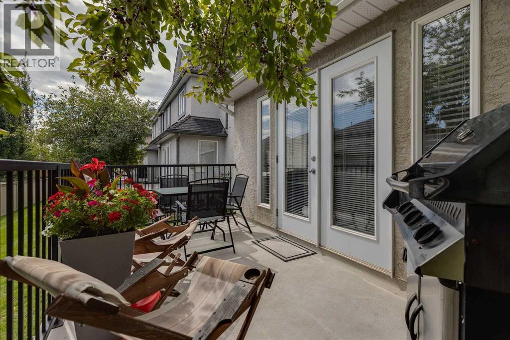 Single Family House for Sale in  Simcoe Place SW Signal Hill Calgary 