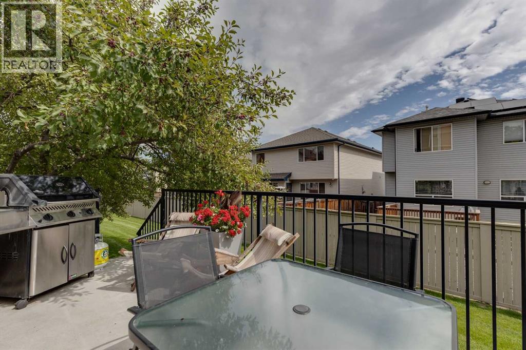 Single Family House for Sale in  Simcoe Place SW Signal Hill Calgary 