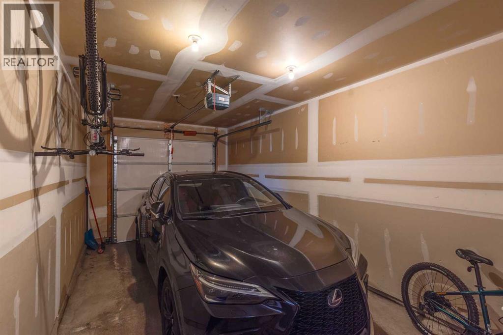 Single Family House for Sale in  Simcoe Place SW Signal Hill Calgary 