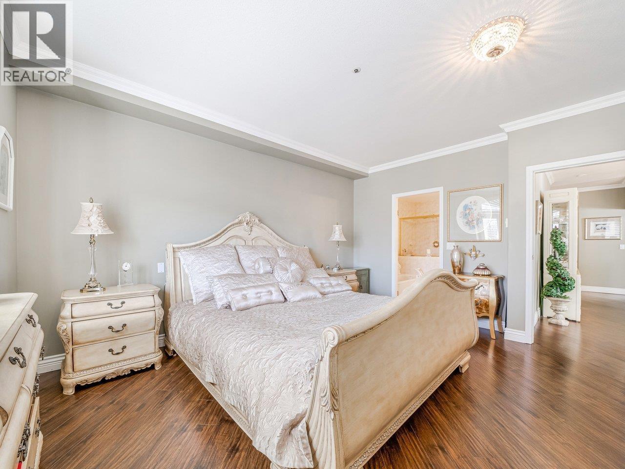 #211N-1100 56 Street, Delta