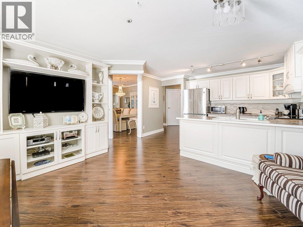 #211N-1100 56 Street, Delta