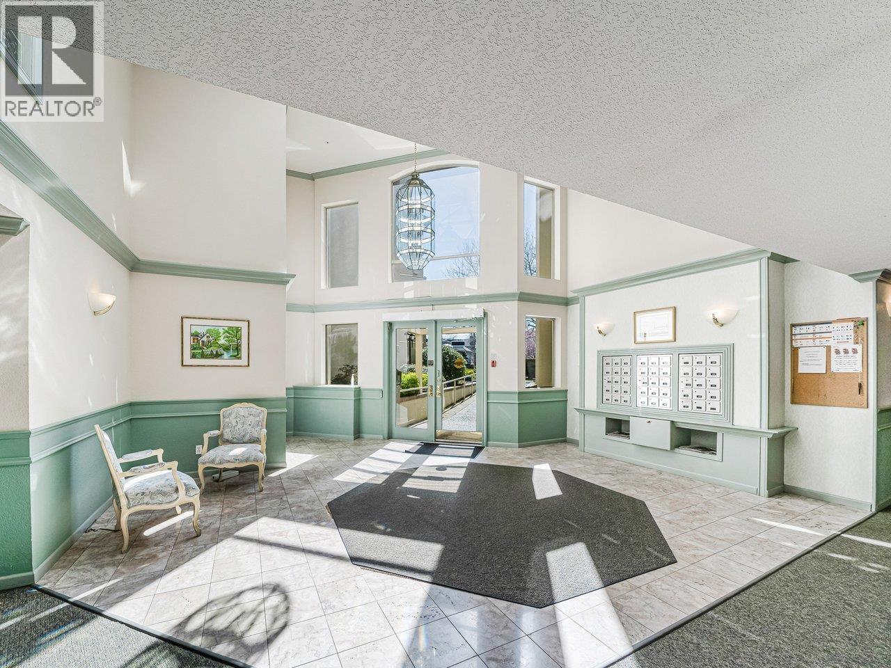 #211N-1100 56 Street, Delta