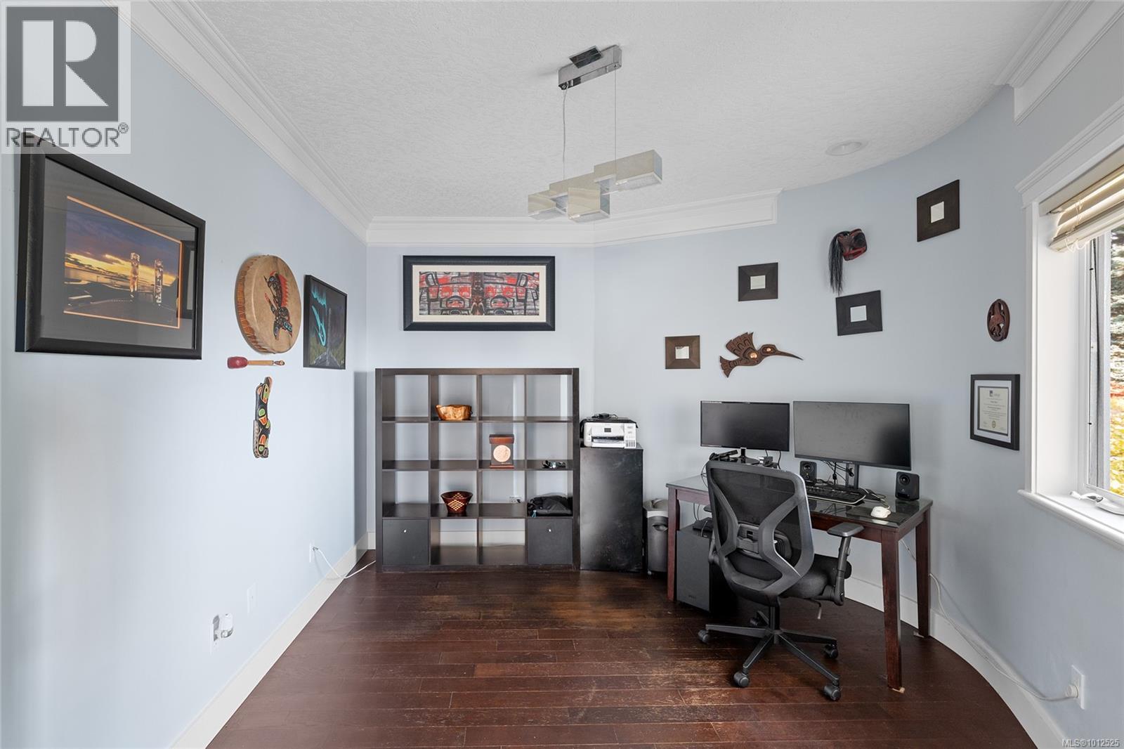 653 Cairndale Rd, Colwood