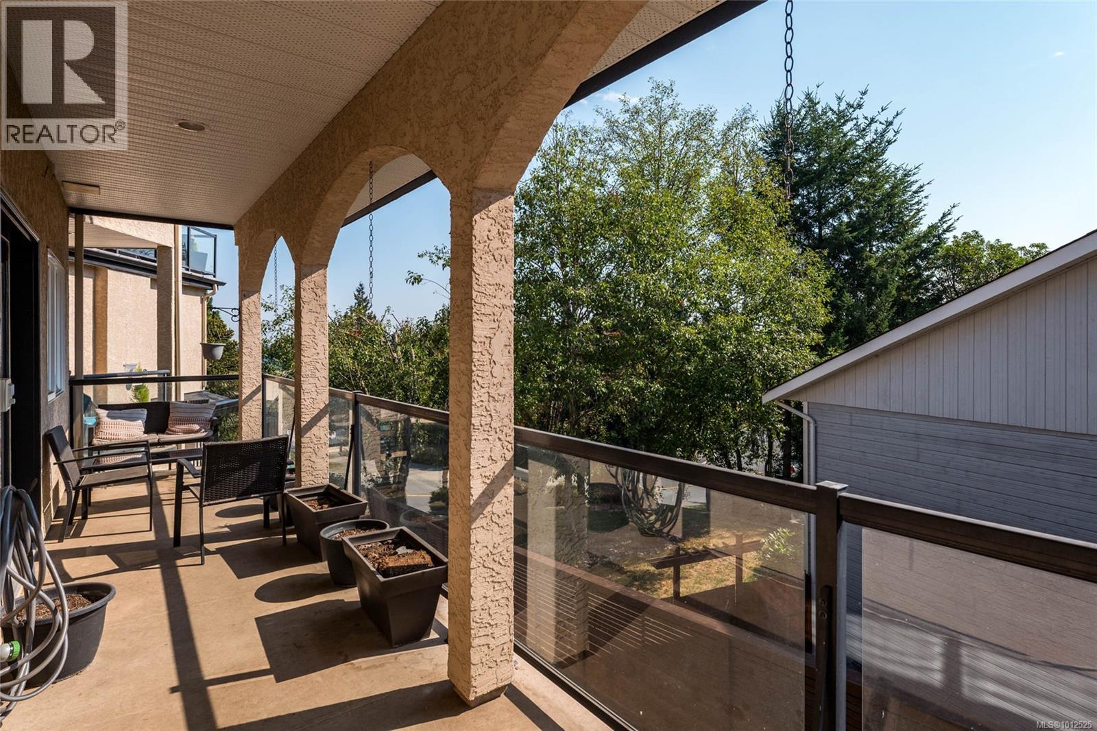 653 Cairndale Rd, Colwood