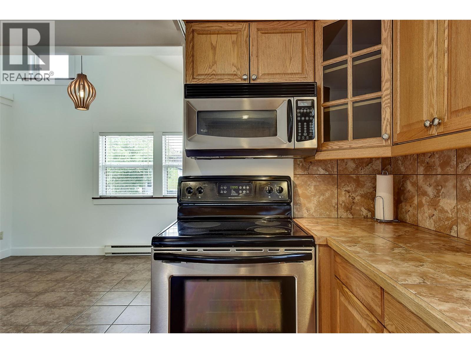  928 Fuller Avenue, Kelowna