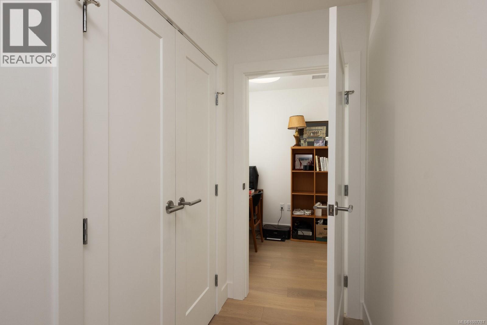 602 5388 Hill Rise Terrace, Saanich