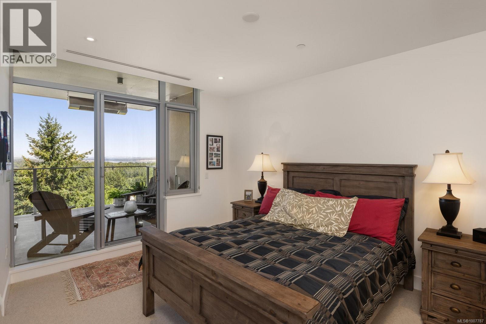 602 5388 Hill Rise Terrace, Saanich
