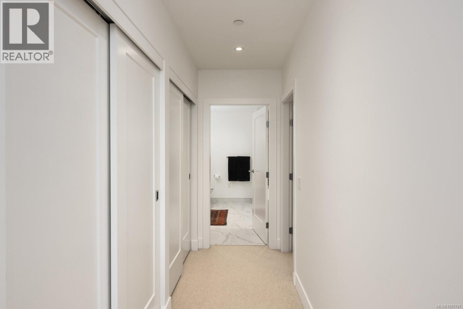 602 5388 Hill Rise Terrace, Saanich