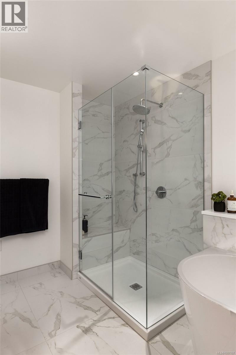 602 5388 Hill Rise Terrace, Saanich