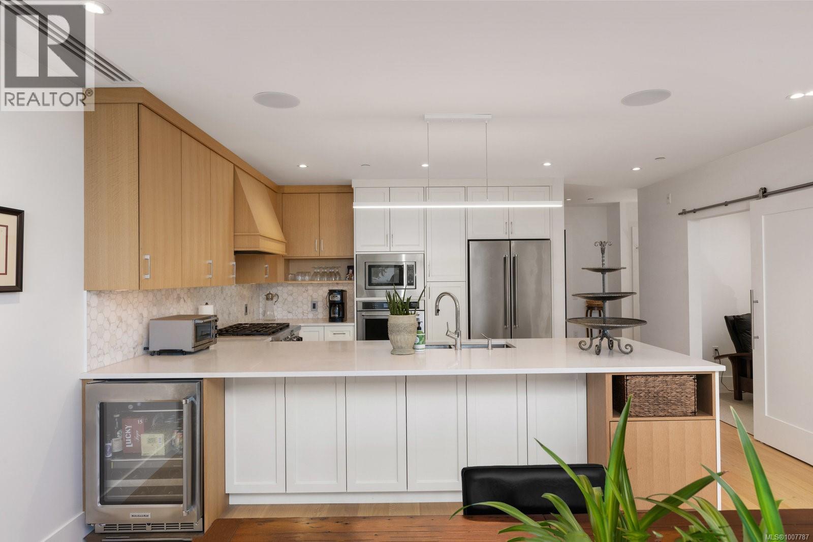 602 5388 Hill Rise Terrace, Saanich