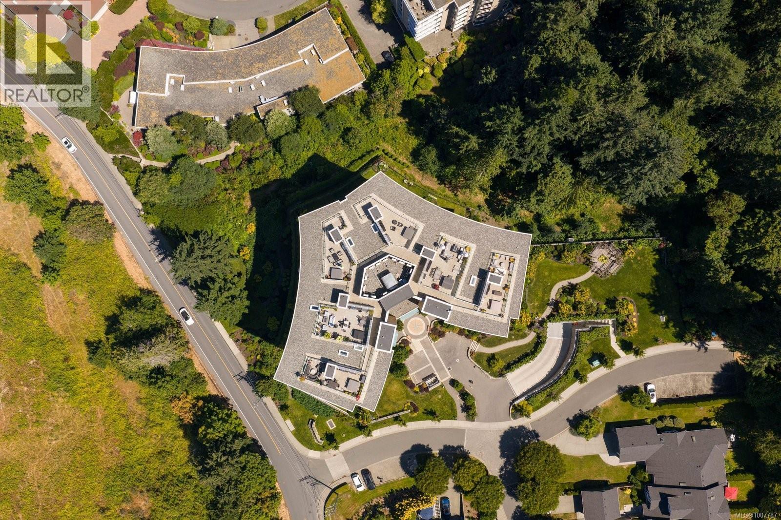 602 5388 Hill Rise Terrace, Saanich
