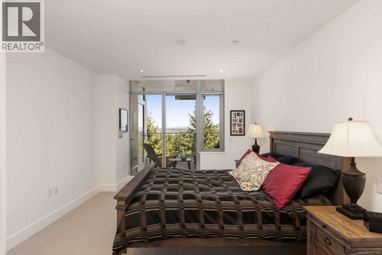 602 5388 Hill Rise Terrace, Saanich