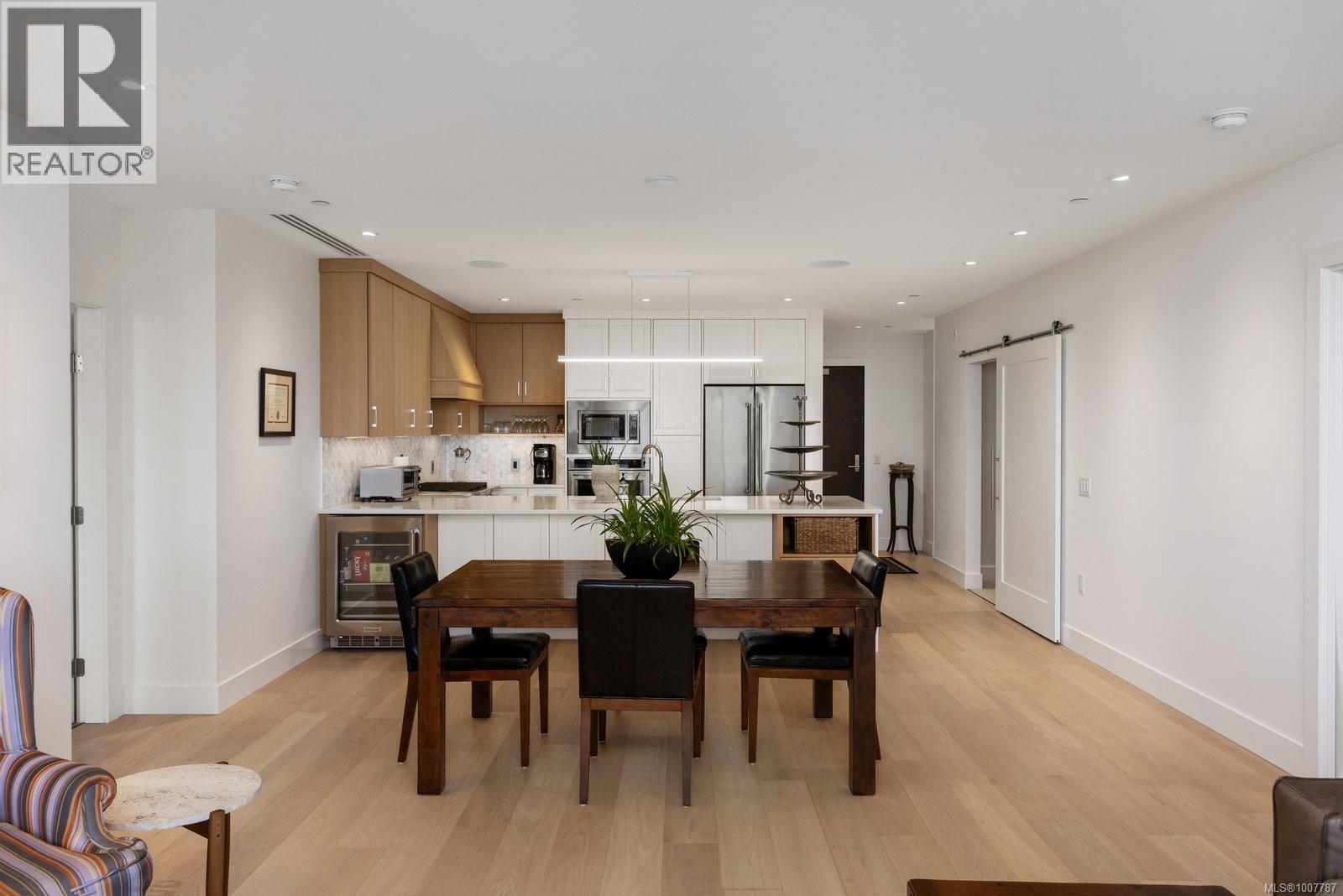 602 5388 Hill Rise Terrace, Saanich