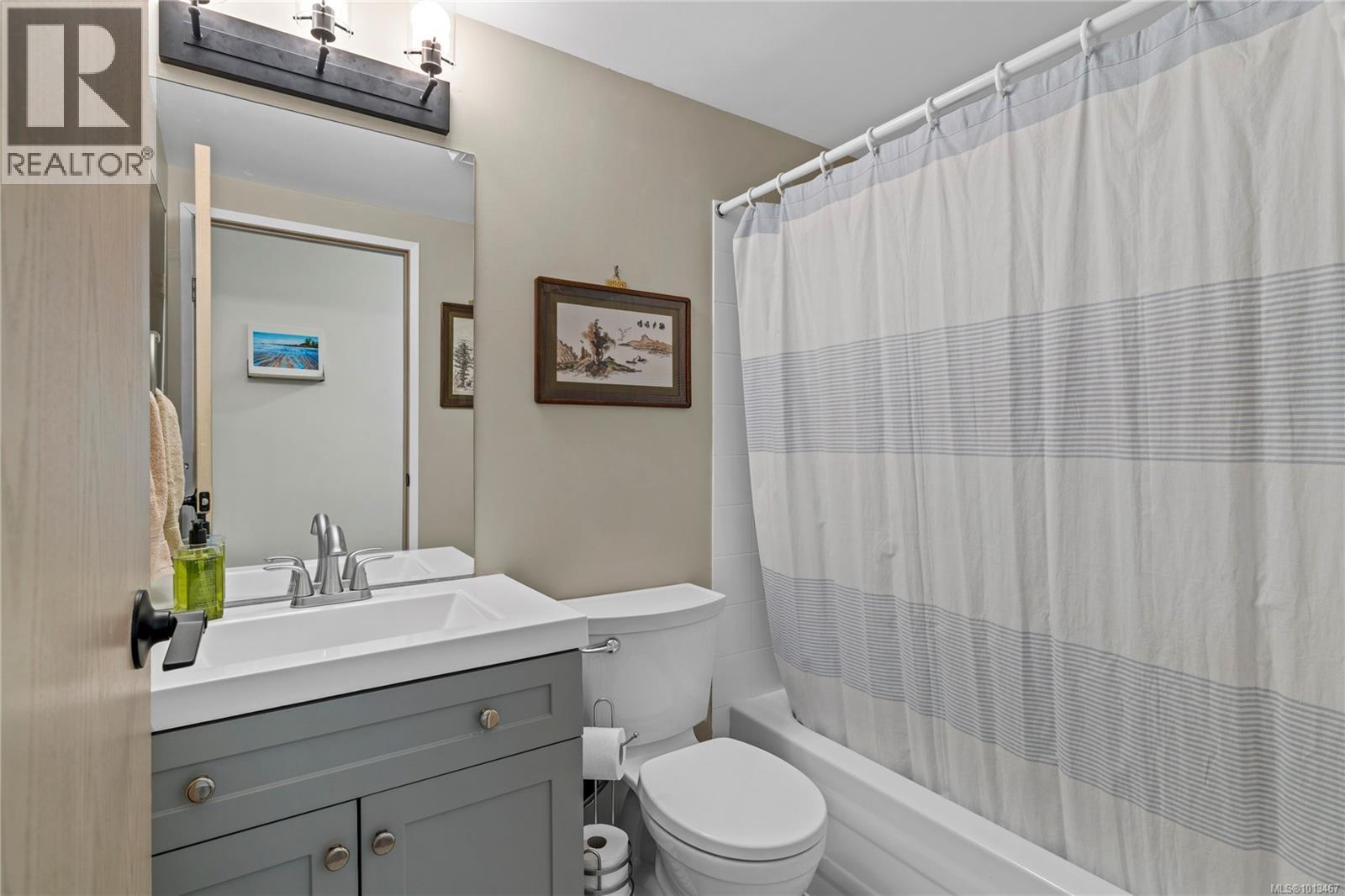 204 4971 Songbird Pl, Nanaimo