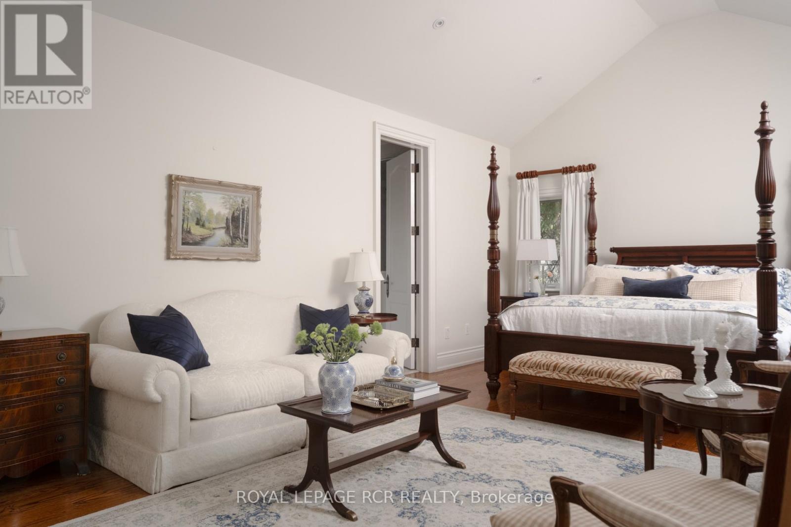 84 KENNEDY ROAD - 18